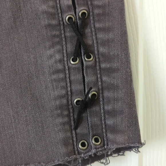 Blank NYC Faux Lace-Up Low Rise Cut Off Raw Hem Skinny Jean Shorts Dark Gray 26 - Picture 10 of 13